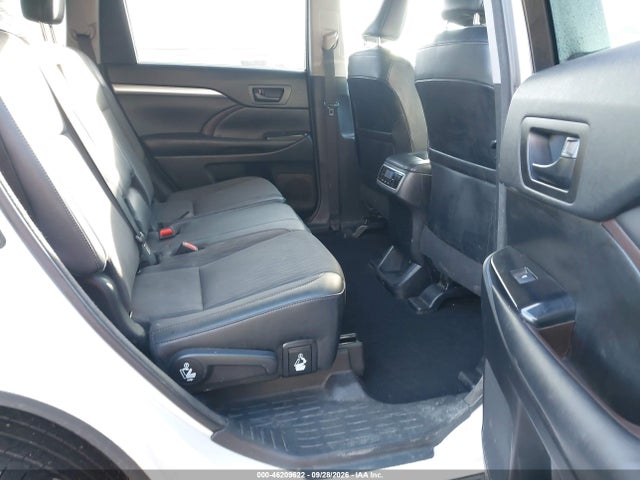 Toyota Highlander Le 2018 5TDBZRFH7JS891757 Image 18