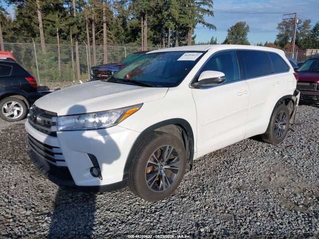 Toyota Highlander Le 2018 5TDBZRFH7JS891757 Image 2