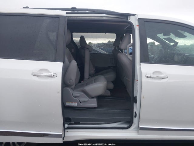 5TDYZ3DC6JS912130 Toyota Sienna Xle 8 Passenger