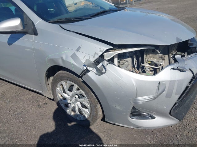 46209754 :رقم المزاد ، 5YFBURHE4JP809428 vin ، 2018 Toyota Corolla Le مزاد بيع