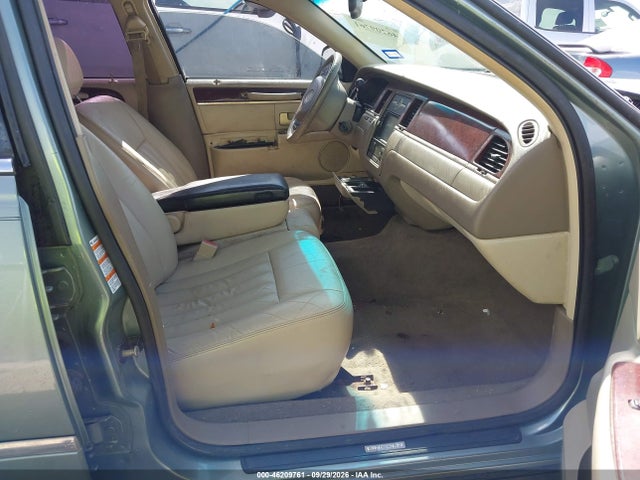 2004 Lincoln Town Car Signature მანქანა იყიდება აუქციონზე, vin: 1LNHM81W84Y629131, აუქციონის ნომერი: 46209761