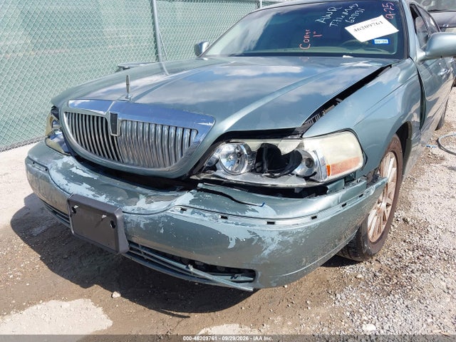 2004 Lincoln Town Car Signature მანქანა იყიდება აუქციონზე, vin: 1LNHM81W84Y629131, აუქციონის ნომერი: 46209761