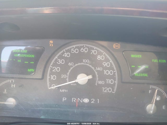 2004 Lincoln Town Car Signature მანქანა იყიდება აუქციონზე, vin: 1LNHM81W84Y629131, აუქციონის ნომერი: 46209761