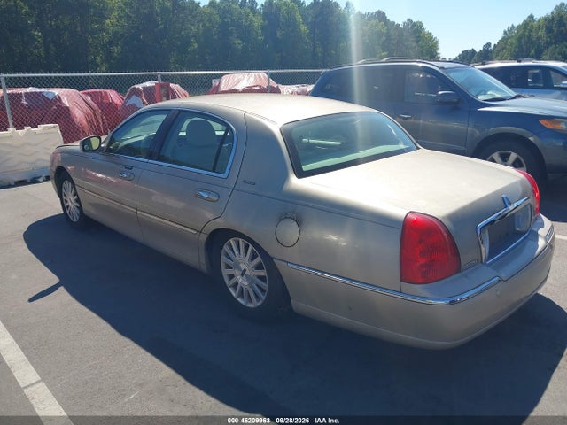 Продажа на аукционе авто 2004 Lincoln Town Car Signature, vin: 1LNHM81W84Y672240, номер лота: 46209963