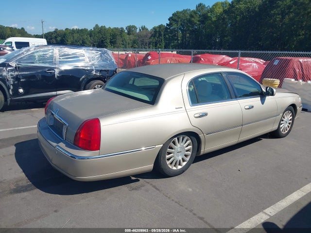 Продажа на аукционе авто 2004 Lincoln Town Car Signature, vin: 1LNHM81W84Y672240, номер лота: 46209963