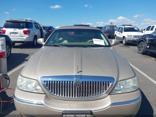 Продажа на аукционе авто 2004 Lincoln Town Car Signature, vin: 1LNHM81W84Y672240, номер лота: 46209963