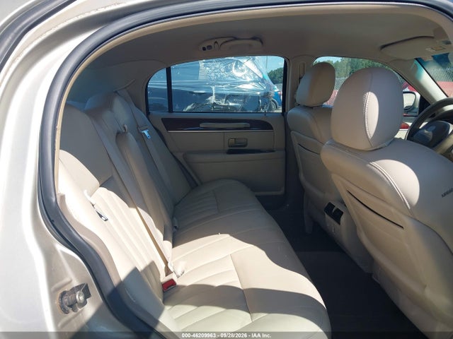 Продажа на аукционе авто 2004 Lincoln Town Car Signature, vin: 1LNHM81W84Y672240, номер лота: 46209963
