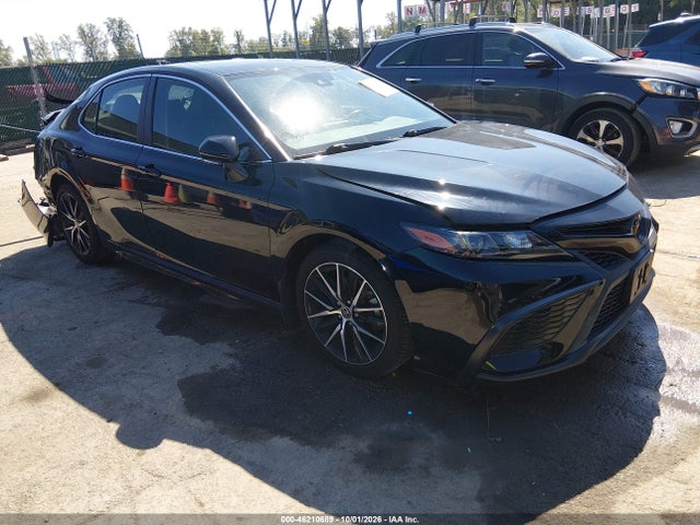 46210689 :رقم المزاد ، 4T1S11AKXNU658481 vin ، 2022 Toyota Camry Se مزاد بيع