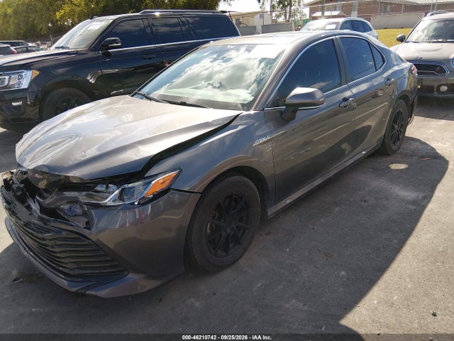 2019 Toyota Camry Hybrid Le მანქანა იყიდება აუქციონზე, vin: 4T1B31HK0KU515096, აუქციონის ნომერი: 46210742