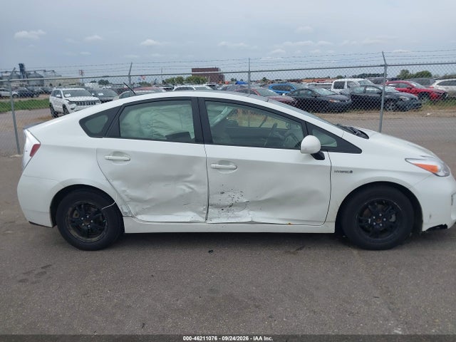 Toyota Prius Three 2014 JTDKN3DU8E1755553 Image 14