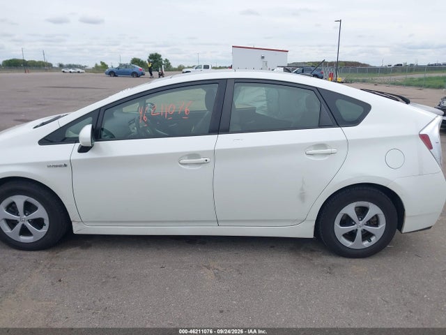 Toyota Prius Three 2014 JTDKN3DU8E1755553 Image 15