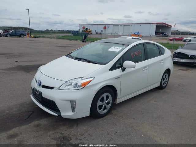 Toyota Prius Three 2014 JTDKN3DU8E1755553 Image 2