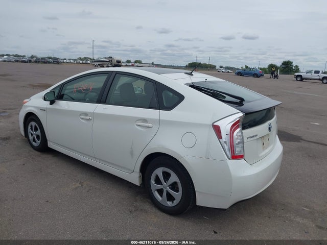 Toyota Prius Three 2014 JTDKN3DU8E1755553 Image 3