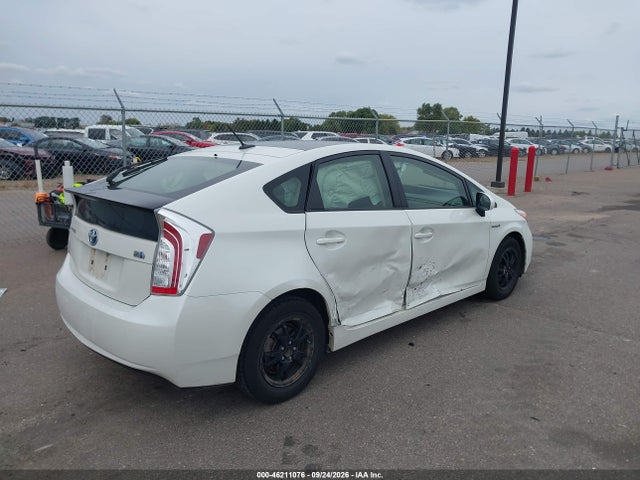 Toyota Prius Three 2014 JTDKN3DU8E1755553 Image 4