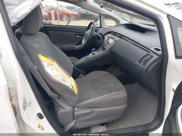 Toyota Prius Three 2014 JTDKN3DU8E1755553 Image 5