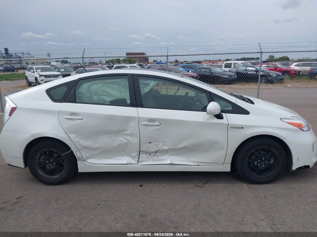 Toyota Prius Three 2014 JTDKN3DU8E1755553 Image 6