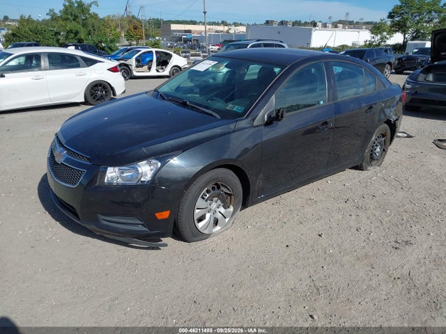 Chevrolet Cruze Ls Auto 2014 1G1PA5SG6E7261787 Image 2