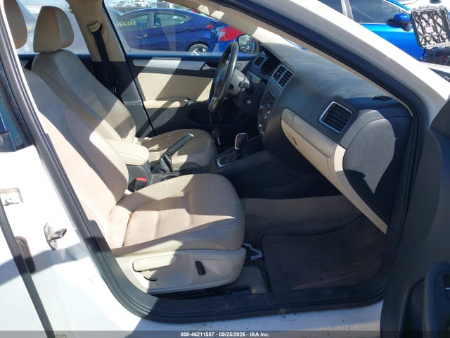 Продажа на аукционе авто 2013 Volkswagen Jetta 2.5l Se, vin: 3VWDX7AJ5DM221056, номер лота: 46211587