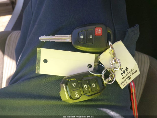 Продажа на аукционе авто 2015 Toyota Rav4 Xle, vin: JTMRFREV7FD111323, номер лота: 46211669