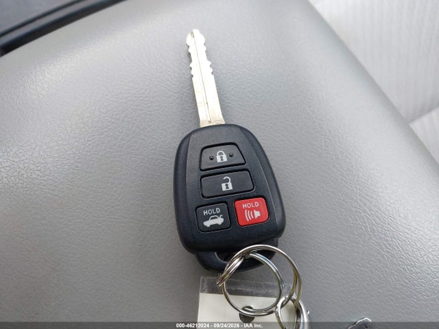 46212024 :رقم المزاد ، 4T1BF1FK1HU748567 vin ، 2017 Toyota Camry Le مزاد بيع
