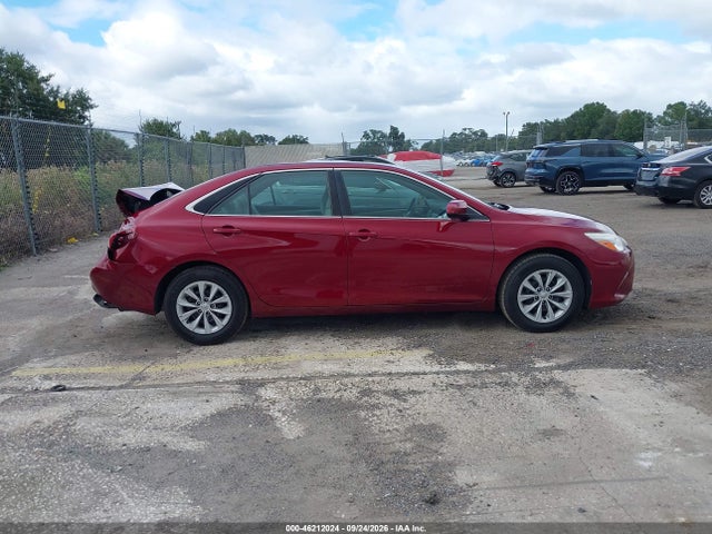 46212024 :رقم المزاد ، 4T1BF1FK1HU748567 vin ، 2017 Toyota Camry Le مزاد بيع
