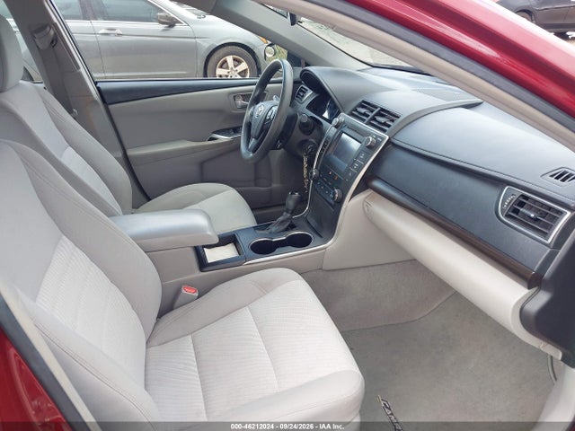 46212024 :رقم المزاد ، 4T1BF1FK1HU748567 vin ، 2017 Toyota Camry Le مزاد بيع