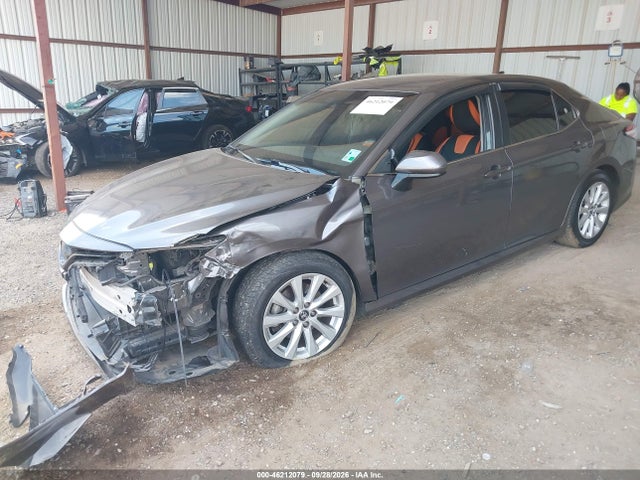 Toyota CAMRY LE 2020 4T1C11AK7LU924752 Image 2