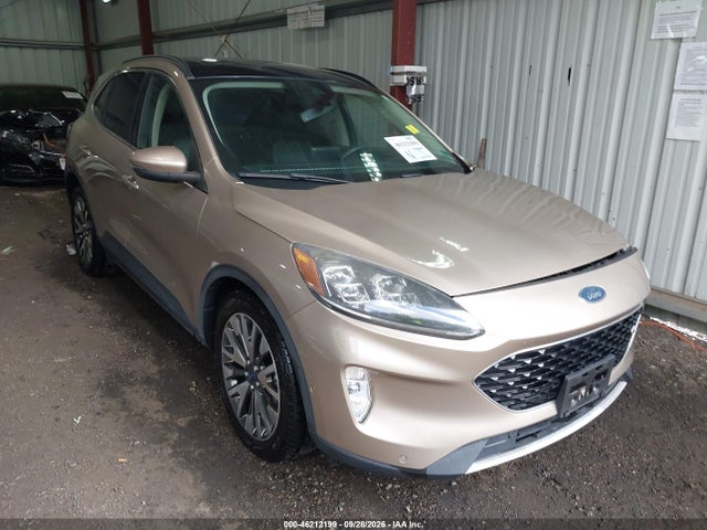 46212199 :رقم المزاد ، 1FMCU0DZXLUA70656 vin ، 2020 Ford Escape Titanium Hybrid مزاد بيع