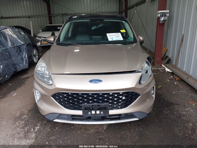 46212199 :رقم المزاد ، 1FMCU0DZXLUA70656 vin ، 2020 Ford Escape Titanium Hybrid مزاد بيع