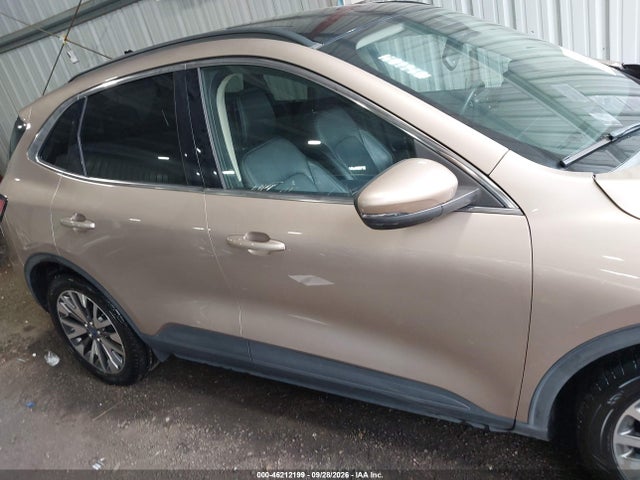 46212199 :رقم المزاد ، 1FMCU0DZXLUA70656 vin ، 2020 Ford Escape Titanium Hybrid مزاد بيع