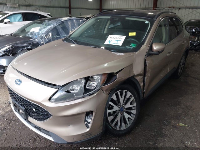 46212199 :رقم المزاد ، 1FMCU0DZXLUA70656 vin ، 2020 Ford Escape Titanium Hybrid مزاد بيع