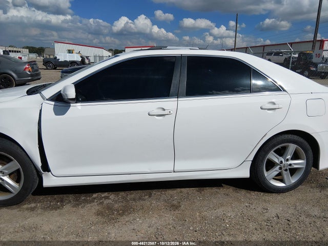 46212587 :رقم المزاد ، 4T1BF1FK5EU303471 vin ، 2014 Toyota Camry Se مزاد بيع