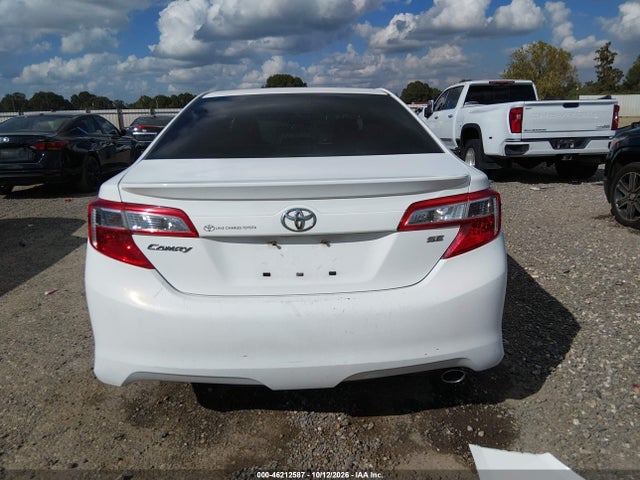 46212587 :رقم المزاد ، 4T1BF1FK5EU303471 vin ، 2014 Toyota Camry Se مزاد بيع