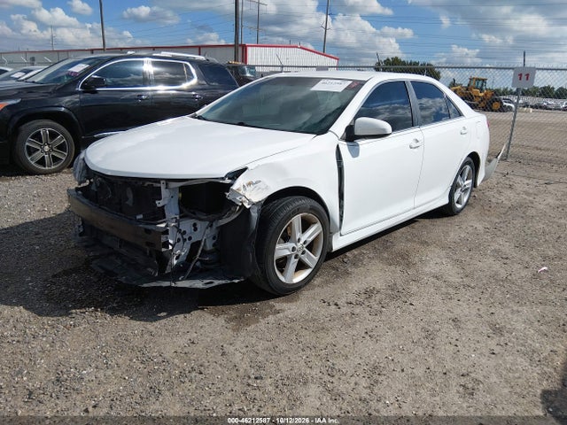 46212587 :رقم المزاد ، 4T1BF1FK5EU303471 vin ، 2014 Toyota Camry Se مزاد بيع