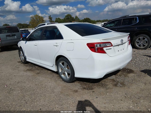 46212587 :رقم المزاد ، 4T1BF1FK5EU303471 vin ، 2014 Toyota Camry Se مزاد بيع