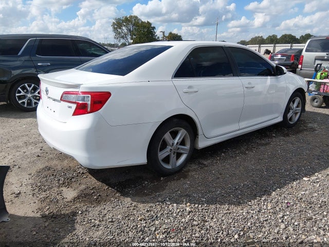46212587 :رقم المزاد ، 4T1BF1FK5EU303471 vin ، 2014 Toyota Camry Se مزاد بيع
