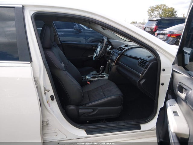 46212587 :رقم المزاد ، 4T1BF1FK5EU303471 vin ، 2014 Toyota Camry Se مزاد بيع