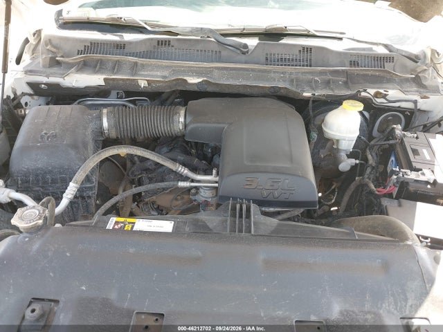 1C6RR7KG5JS297232 RAM 1500 Tradesman 4x4 5&#039;7 Box