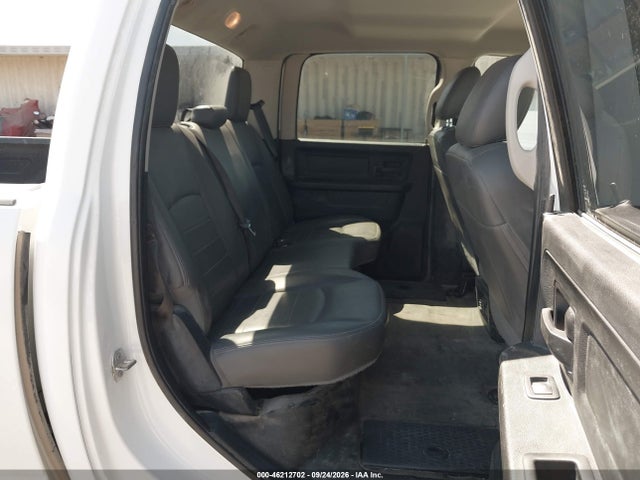 1C6RR7KG5JS297232 RAM 1500 Tradesman 4x4 5&#039;7 Box