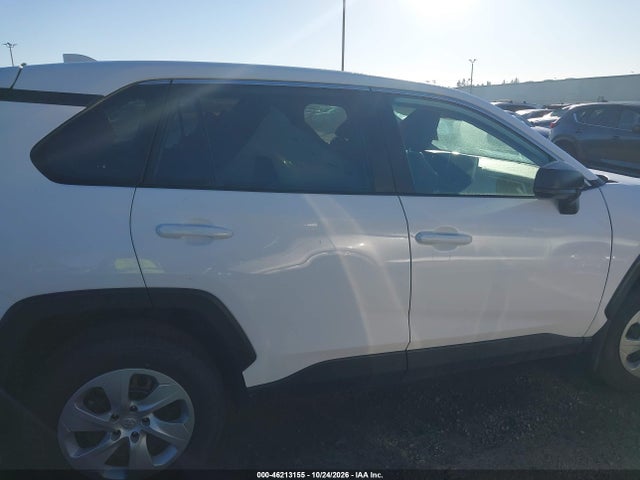 2T3H1RFV3RC302304 Toyota RAV4 LE
