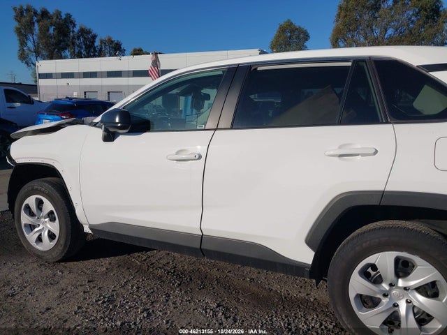 2T3H1RFV3RC302304 Toyota RAV4 LE