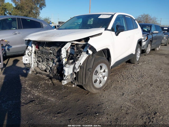 2T3H1RFV3RC302304 Toyota RAV4 LE