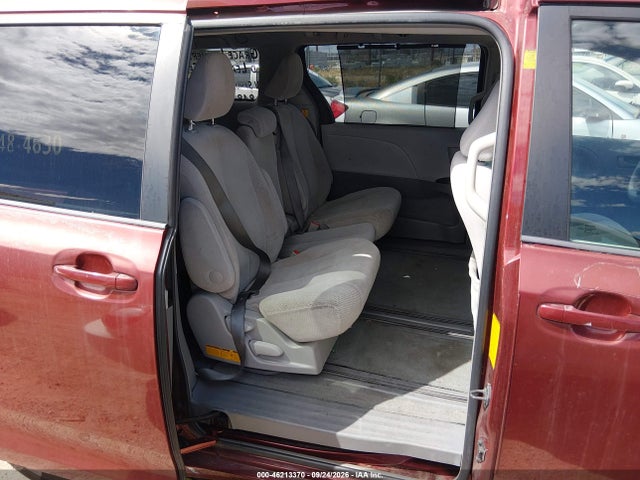 46213370 :رقم المزاد ، 5TDKK3DC6BS155404 vin ، 2011 Toyota Sienna Le V6 مزاد بيع