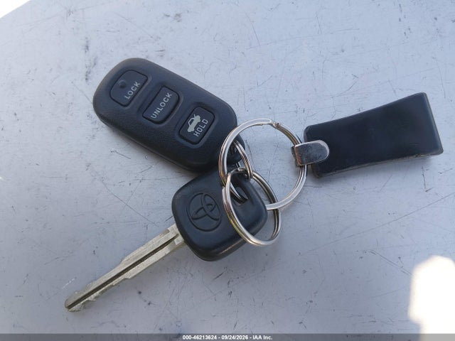2005 Toyota Camry Le მანქანა იყიდება აუქციონზე, vin: 4T1BE32K05U085380, აუქციონის ნომერი: 46213624