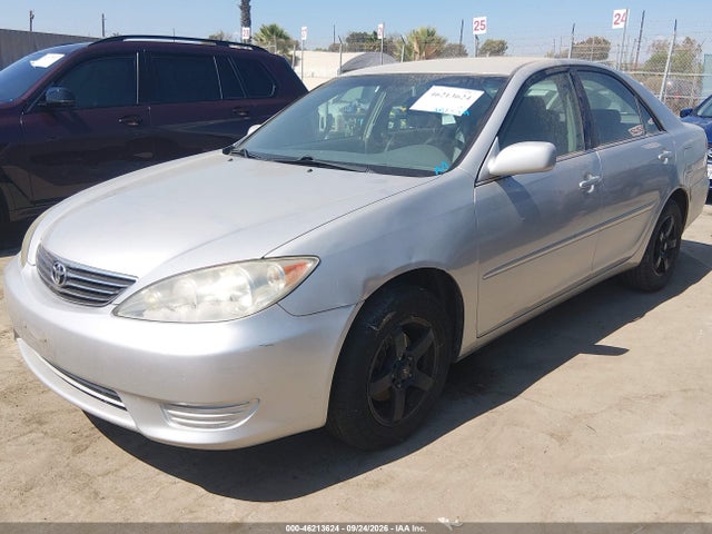 2005 Toyota Camry Le მანქანა იყიდება აუქციონზე, vin: 4T1BE32K05U085380, აუქციონის ნომერი: 46213624