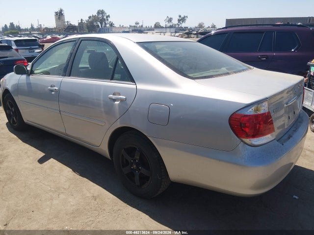 2005 Toyota Camry Le მანქანა იყიდება აუქციონზე, vin: 4T1BE32K05U085380, აუქციონის ნომერი: 46213624