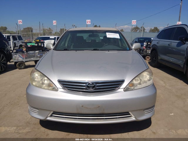 2005 Toyota Camry Le მანქანა იყიდება აუქციონზე, vin: 4T1BE32K05U085380, აუქციონის ნომერი: 46213624