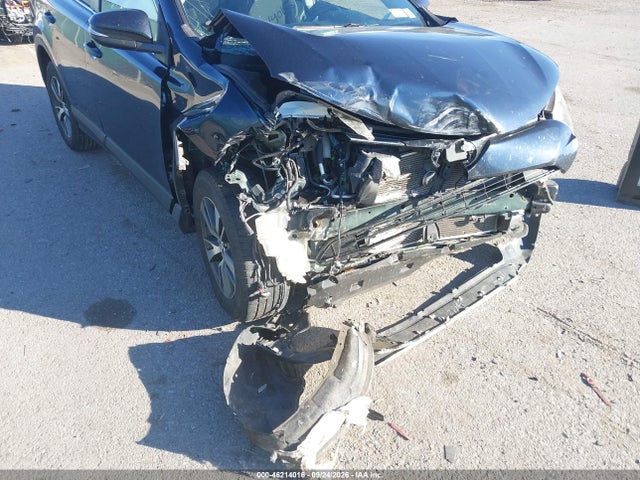 46214016 :رقم المزاد ، JTMRFREV2JJ245277 vin ، 2018 Toyota Rav4 Xle مزاد بيع
