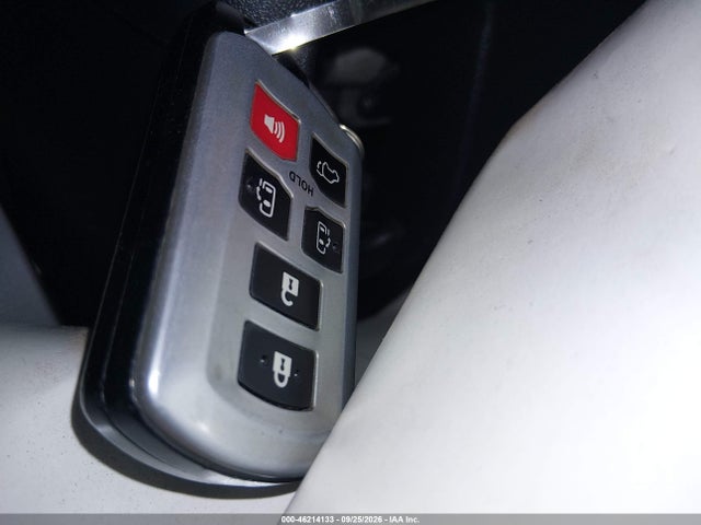2015 Toyota Sienna Xle Premium 8 Passenger მანქანა იყიდება აუქციონზე, vin: 5TDYK3DC0FS684573, აუქციონის ნომერი: 46214133