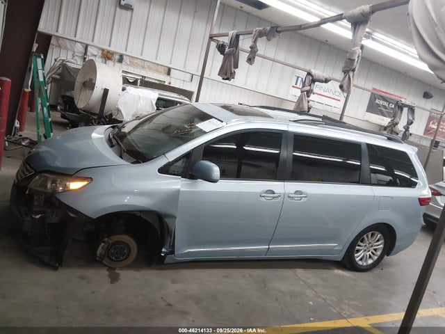 2015 Toyota Sienna Xle Premium 8 Passenger მანქანა იყიდება აუქციონზე, vin: 5TDYK3DC0FS684573, აუქციონის ნომერი: 46214133